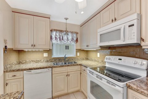 Condo in Deerfield Beach, Florida, 2 bedrooms № 2177338 - photo 12