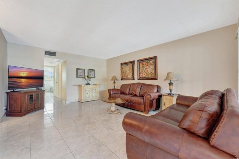 Condo in Deerfield Beach, Florida, 2 bedrooms № 2177338 - photo 6