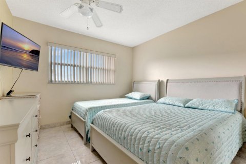 Condo in Deerfield Beach, Florida, 2 bedrooms № 2177338 - photo 15