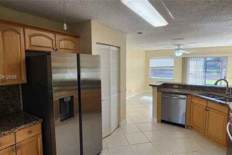 Casa en venta en Davie, Florida, 3 dormitorios, 180.51 m2 № 1823835 - foto 2