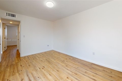 Apartamento en alquiler en Miami, Florida, 2 dormitorios, 3633.97 m2 № 2085009 - foto 10
