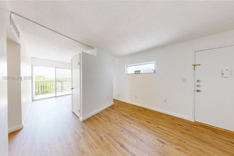 Apartamento en alquiler en Miami, Florida, 2 dormitorios, 3633.97 m2 № 2085009 - foto 6