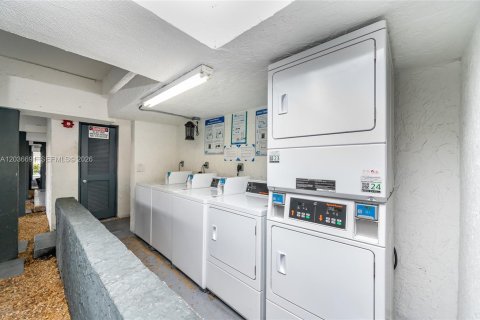 Apartamento en alquiler en Miami, Florida, 2 dormitorios, 3633.97 m2 № 2085009 - foto 14
