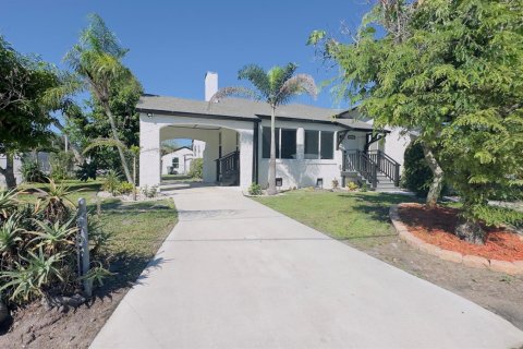 Villa ou maison à louer à St. Lucie, Floride: 2 chambres, 111.48 m2 № 2421487 - photo 16