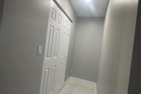Villa ou maison à louer à St. Lucie, Floride: 2 chambres, 111.48 m2 № 2421487 - photo 11