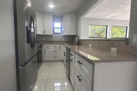 Villa ou maison à louer à St. Lucie, Floride: 2 chambres, 111.48 m2 № 2421487 - photo 6