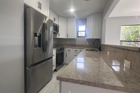 Villa ou maison à louer à St. Lucie, Floride: 2 chambres, 111.48 m2 № 2421487 - photo 5
