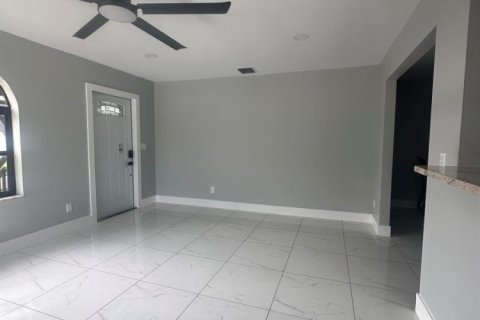 Villa ou maison à louer à St. Lucie, Floride: 2 chambres, 111.48 m2 № 2421487 - photo 4
