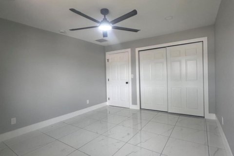 Villa ou maison à louer à St. Lucie, Floride: 2 chambres, 111.48 m2 № 2421487 - photo 9