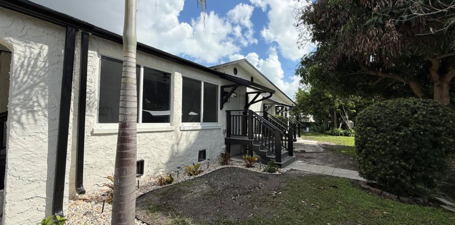 Villa ou maison à St. Lucie, Floride 2 chambres, 111.48 m2 № 2421487