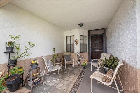 House in Brandon, Florida 4 bedrooms, 147.81 sq.m. № 2319250 - photo 7