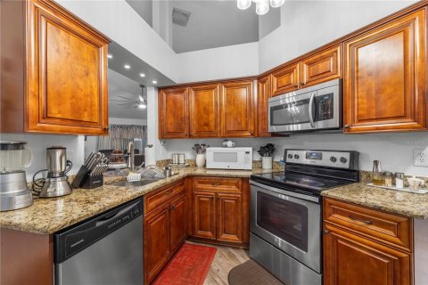 House in Brandon, Florida 4 bedrooms, 147.81 sq.m. № 2319250 - photo 21