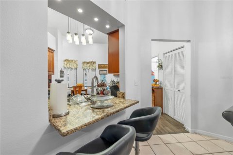 House in Brandon, Florida 4 bedrooms, 147.81 sq.m. № 2319250 - photo 18
