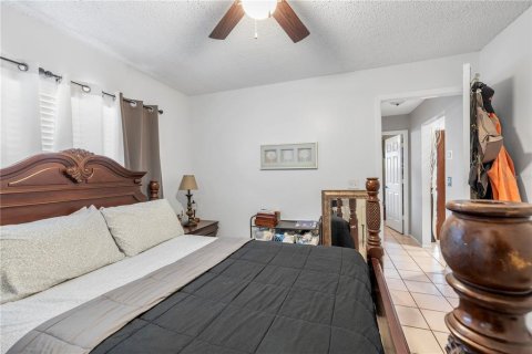 House in Brandon, Florida 4 bedrooms, 147.81 sq.m. № 2319250 - photo 30