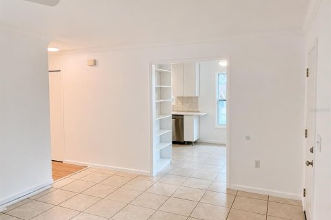 Villa ou maison à louer à Sarasota, Floride: 2 chambres, 91.97 m2 № 2148223 - photo 8