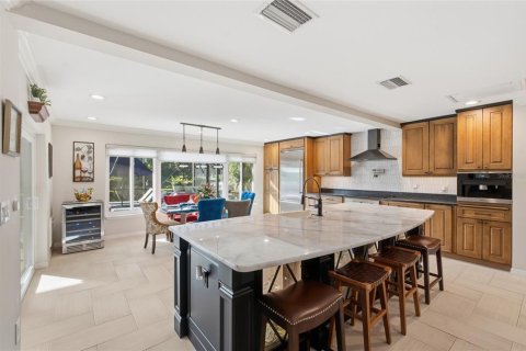 House in Safety Harbor, Florida 2 bedrooms, 164.07 sq.m. № 2431836 - photo 11