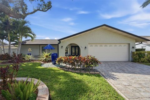 House in Safety Harbor, Florida 2 bedrooms, 164.07 sq.m. № 2431836