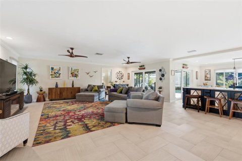 House in Safety Harbor, Florida 2 bedrooms, 164.07 sq.m. № 2431836 - photo 9