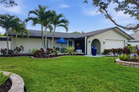 House in Safety Harbor, Florida 2 bedrooms, 164.07 sq.m. № 2431836 - photo 5