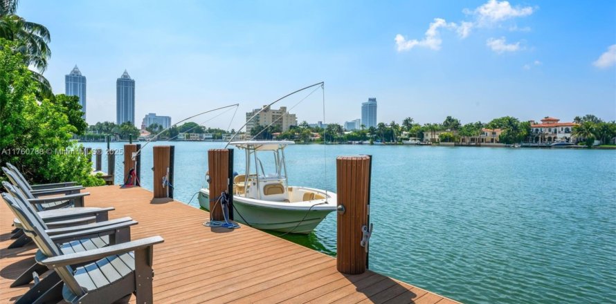 Casa en Miami Beach, Florida 4 dormitorios, 270.72 m2 № 1860448