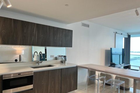 Снять в аренду кондоминиум в Майами, Флорида 3 спальни, 141.77м2, № 2038262 - фото 23