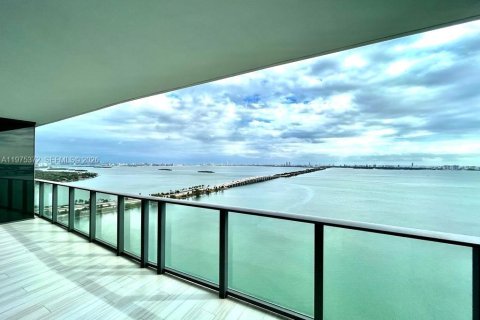 Кондоминиум с 3 спальнями в Майами, Флорида № 2038262