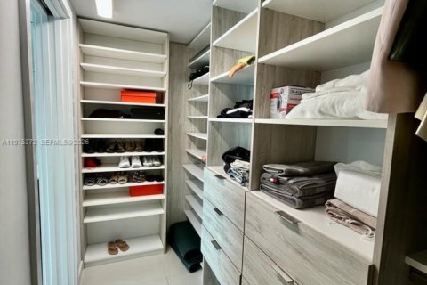 Снять в аренду кондоминиум в Майами, Флорида 3 спальни, 141.77м2, № 2038262 - фото 14