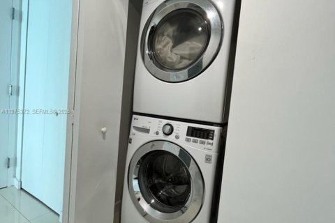 Снять в аренду кондоминиум в Майами, Флорида 3 спальни, 141.77м2, № 2038262 - фото 26