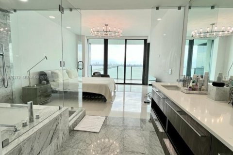 Снять в аренду кондоминиум в Майами, Флорида 3 спальни, 141.77м2, № 2038262 - фото 13