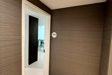 Снять в аренду кондоминиум в Майами, Флорида 3 спальни, 141.77м2, № 2038262 - фото 27