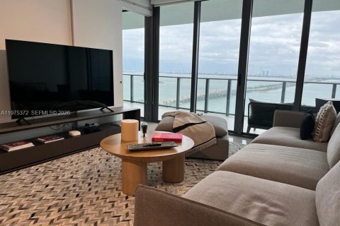 Снять в аренду кондоминиум в Майами, Флорида 3 спальни, 141.77м2, № 2038262 - фото 2