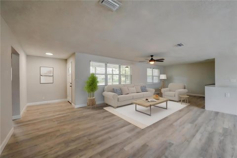 House in Ormond Beach, Florida 4 bedrooms, 257.15 sq.m. № 1820732 - photo 8