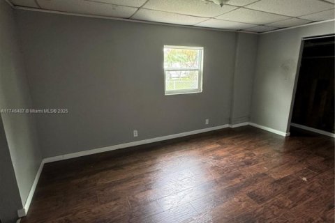 House in Fort Lauderdale, Florida 5 bedrooms, 130.9 sq.m. № 1859671 - photo 13