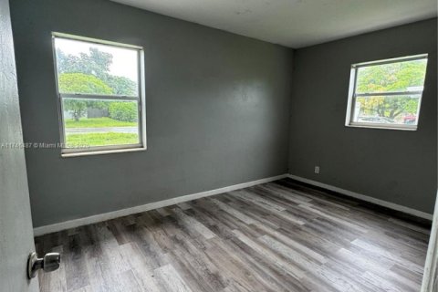 House in Fort Lauderdale, Florida 5 bedrooms, 130.9 sq.m. № 1859671 - photo 11