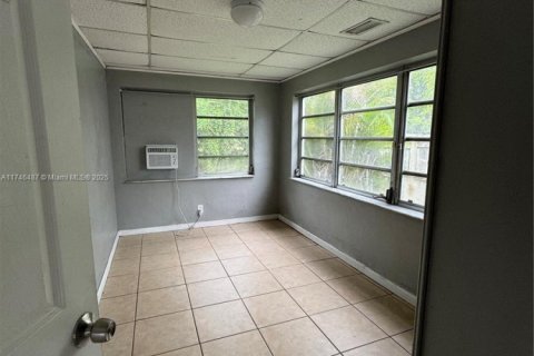 House in Fort Lauderdale, Florida 5 bedrooms, 130.9 sq.m. № 1859671 - photo 5