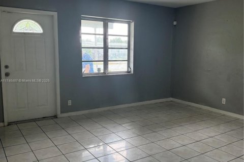 House in Fort Lauderdale, Florida 5 bedrooms, 130.9 sq.m. № 1859671 - photo 9