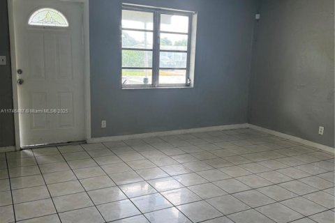 House in Fort Lauderdale, Florida 5 bedrooms, 130.9 sq.m. № 1859671 - photo 14