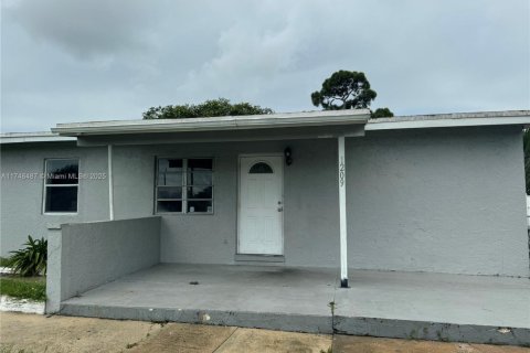 House in Fort Lauderdale, Florida 5 bedrooms, 130.9 sq.m. № 1859671 - photo 2