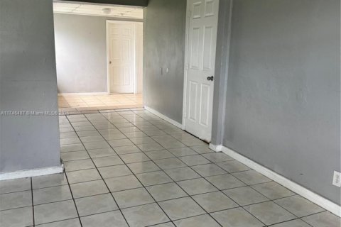 House in Fort Lauderdale, Florida 5 bedrooms, 130.9 sq.m. № 1859671 - photo 15