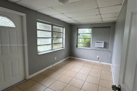 House in Fort Lauderdale, Florida 5 bedrooms, 130.9 sq.m. № 1859671 - photo 4
