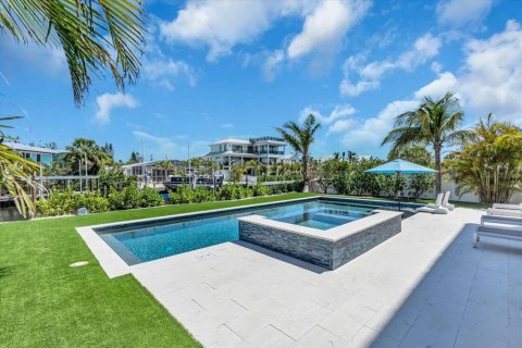 Casa en venta en Anna Maria, Florida, 5 dormitorios, 301.93 m2 № 1837640 - foto 7