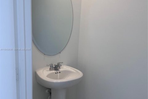 Townhouse in Lake Worth, Florida 3 bedrooms, 151.9 sq.m. № 2000830 - photo 23