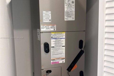 Townhouse in Lake Worth, Florida 3 bedrooms, 151.9 sq.m. № 2000830 - photo 12