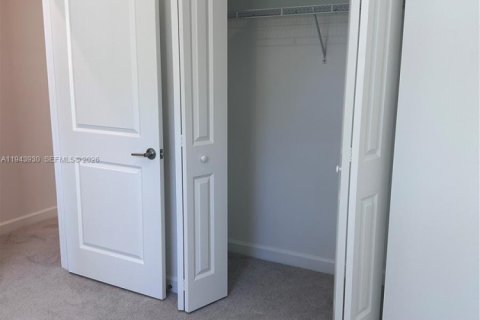 Townhouse in Lake Worth, Florida 3 bedrooms, 151.9 sq.m. № 2000830 - photo 11