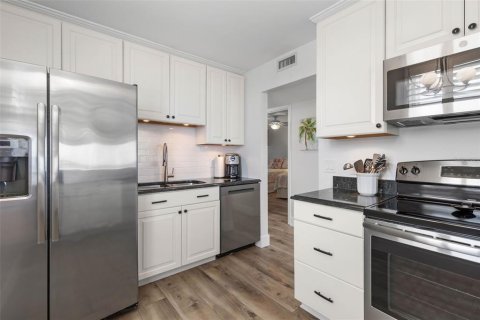 Condo in Ormond Beach, Florida, 2 bedrooms  № 1907034 - photo 28