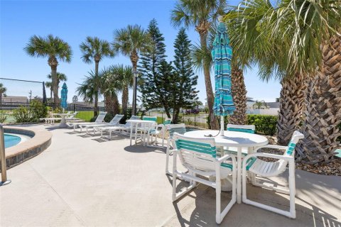 Condo in Ormond Beach, Florida, 2 bedrooms  № 1907034 - photo 10