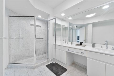 Condo in Sunny Isles Beach, Florida, 2 bedrooms  № 1860067 - photo 22