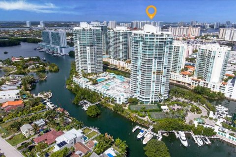 Condo in Sunny Isles Beach, Florida, 2 bedrooms  № 1860067 - photo 2
