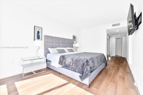 Condo in Sunny Isles Beach, Florida, 2 bedrooms  № 1860067 - photo 18