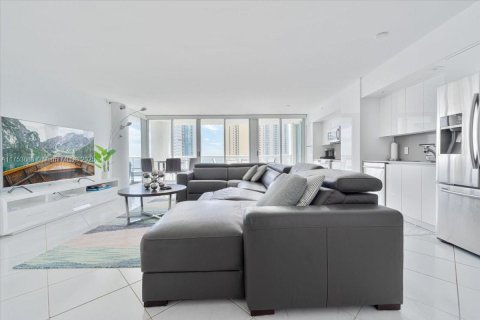 Condo in Sunny Isles Beach, Florida, 2 bedrooms  № 1860067 - photo 7